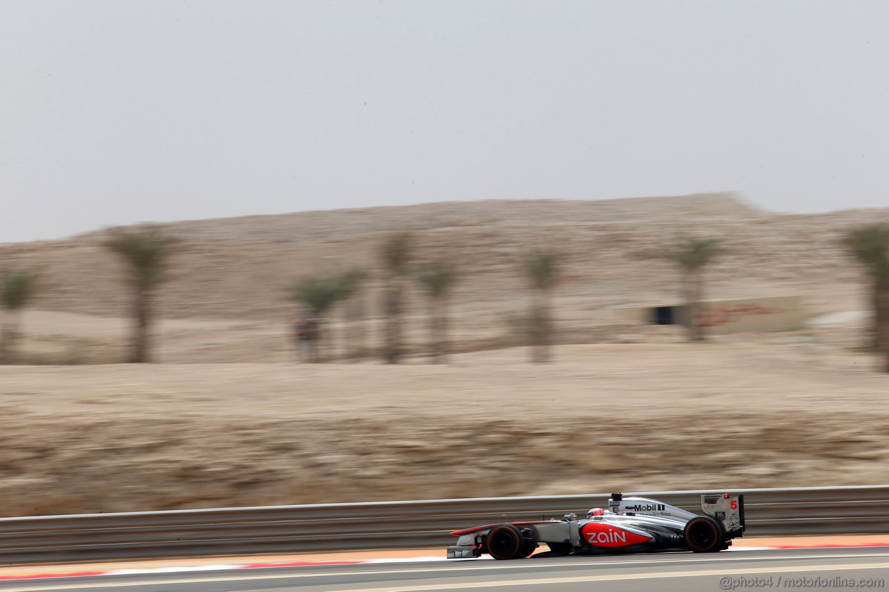 GP BAHRAIN, 19.04.2013- Prove Libere 1, Jenson Button (GBR) McLaren Mercedes MP4-28 