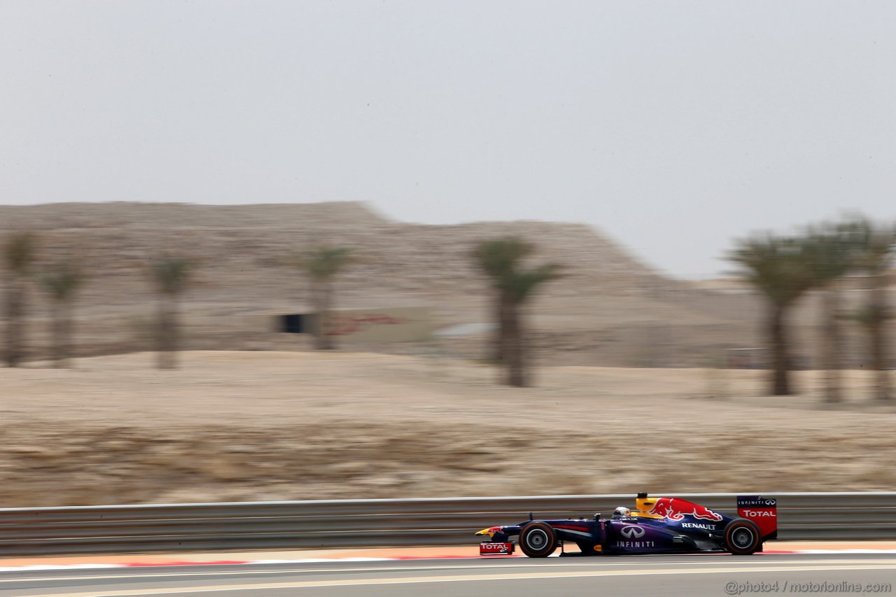 GP BAHRAIN, 19.04.2013- Prove Libere 1, Sebastian Vettel (GER) Red Bull Racing RB9 