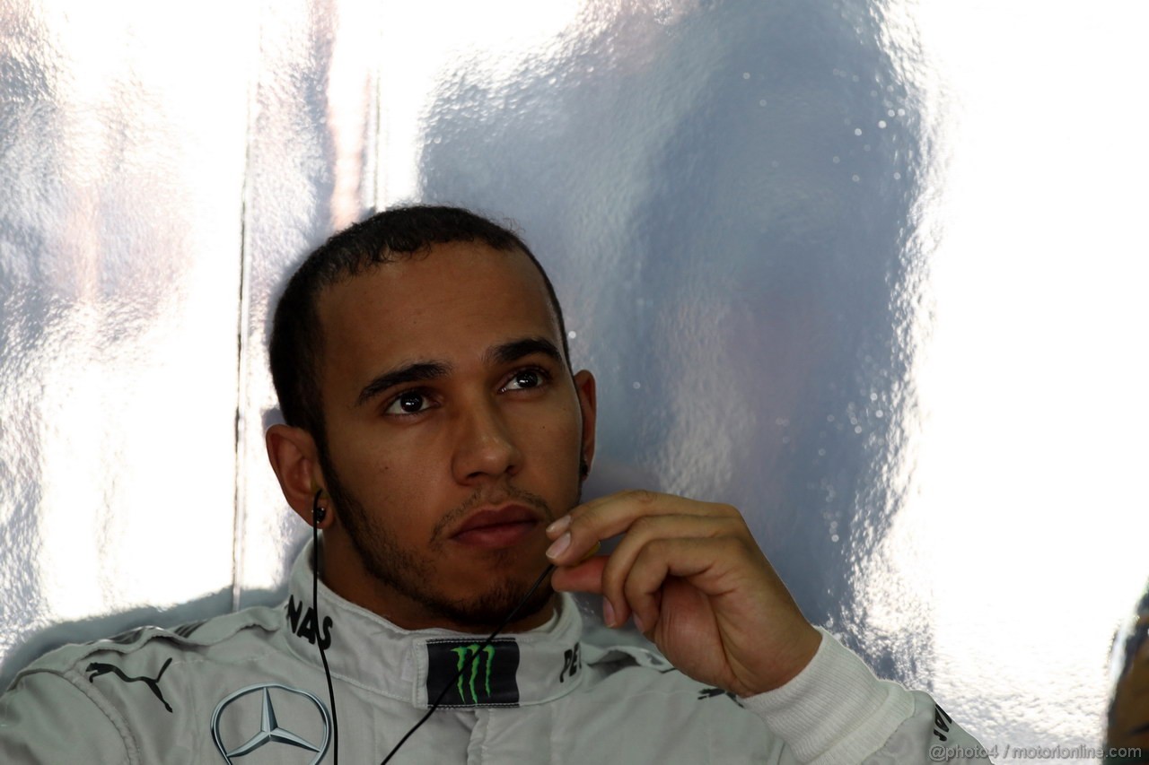GP BAHRAIN, 19.04.2013- Prove Libere 1, Lewis Hamilton (GBR) Mercedes AMG F1 W04 