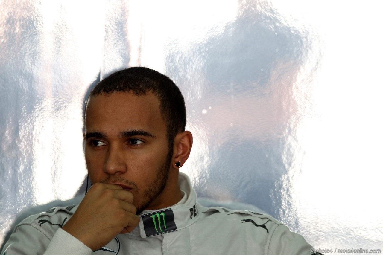 GP BAHRAIN, 19.04.2013- Prove Libere 1, Lewis Hamilton (GBR) Mercedes AMG F1 W04 