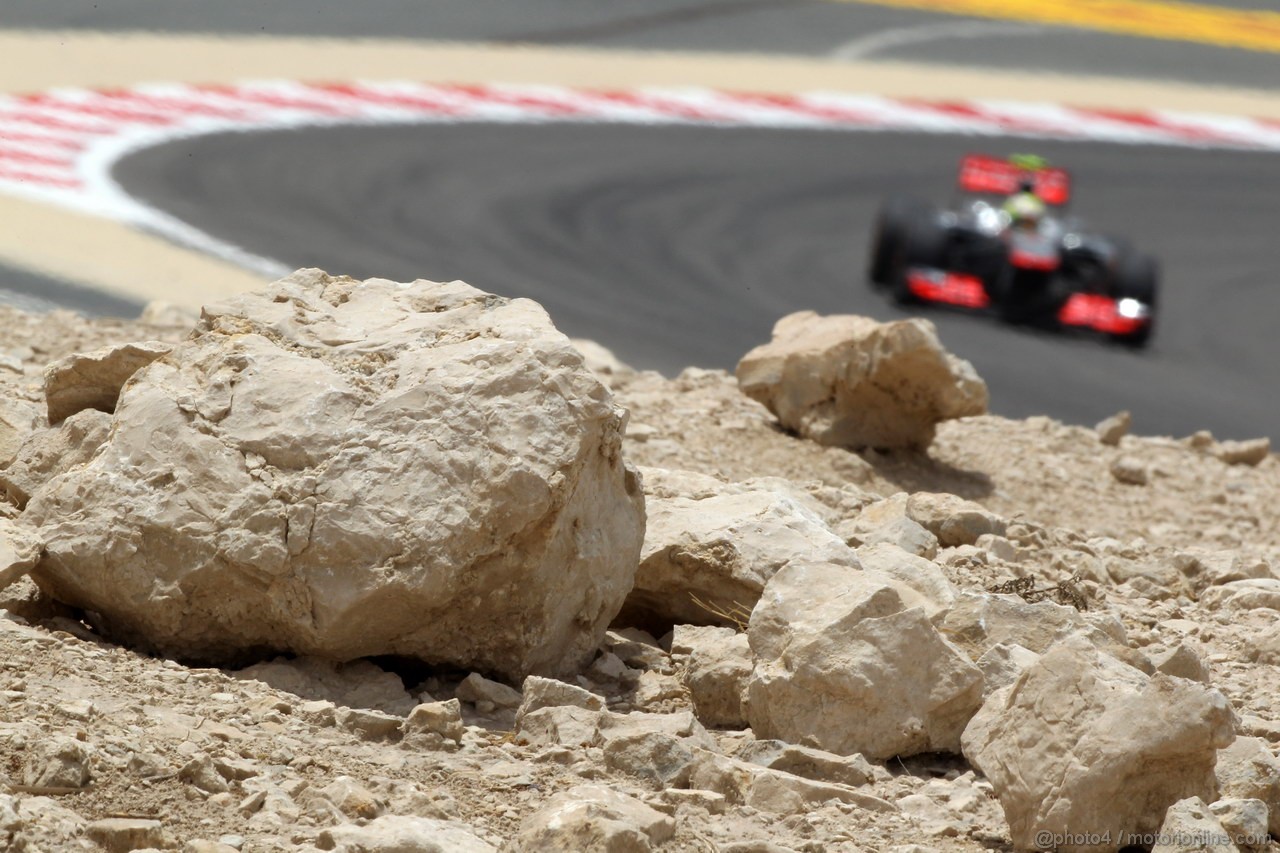 GP BAHRAIN, 19.04.2013- Prove Libere 1, Sergio Perez (MEX) McLaren MP4-28 