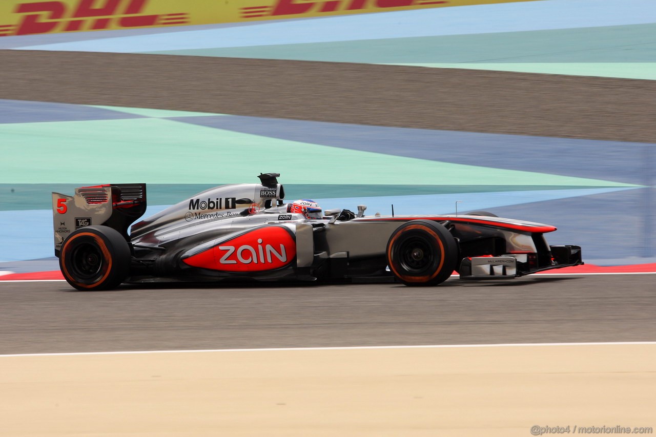GP BAHRAIN, 19.04.2013- Prove Libere 1, Jenson Button (GBR) McLaren Mercedes MP4-28 