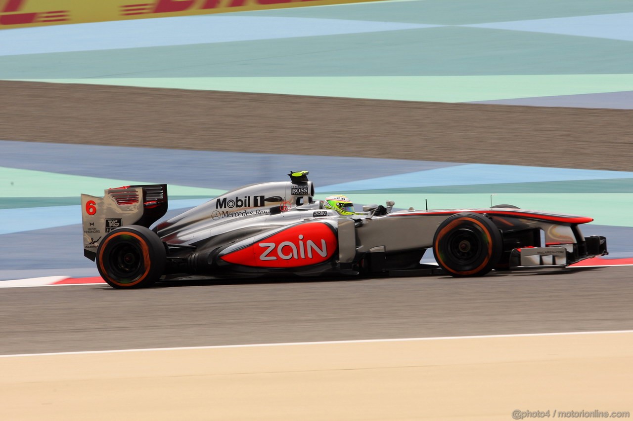 GP BAHRAIN, 19.04.2013- Prove Libere 1, Sergio Perez (MEX) McLaren MP4-28 