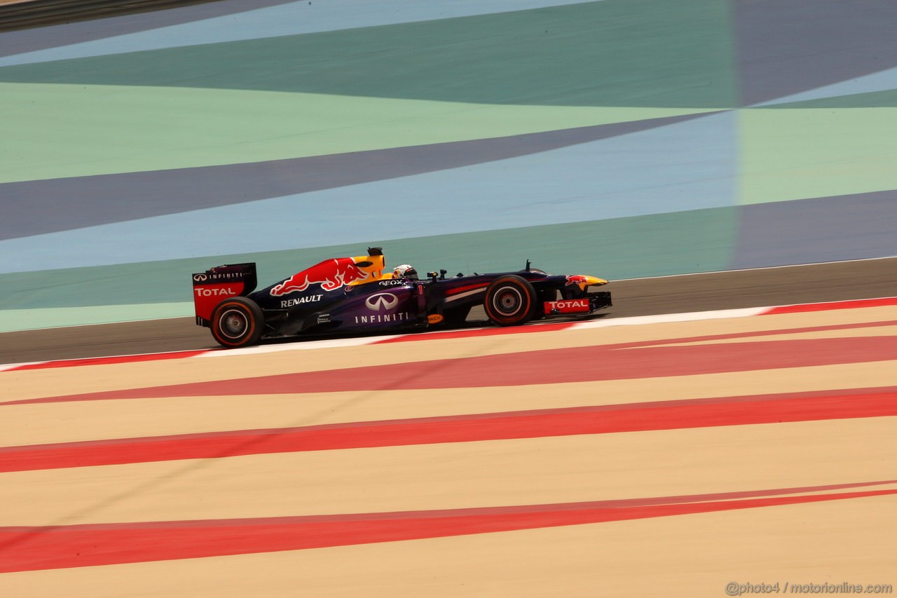 GP BAHRAIN, 19.04.2013- Prove Libere 1, Sebastian Vettel (GER) Red Bull Racing RB9 