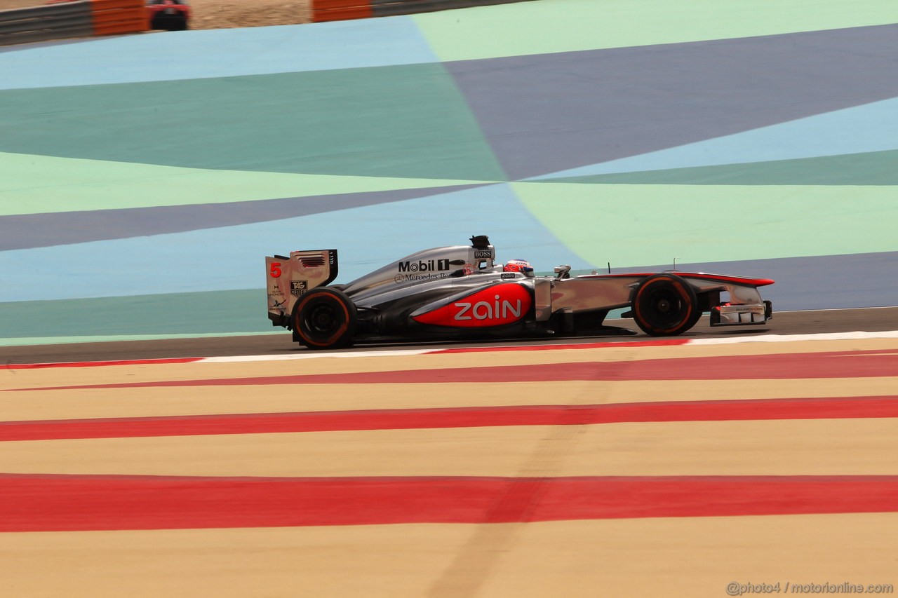 GP BAHRAIN, 19.04.2013- Prove Libere 1, Jenson Button (GBR) McLaren Mercedes MP4-28 