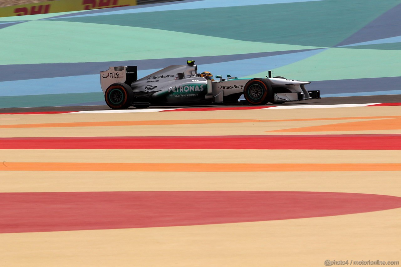 GP BAHRAIN, 19.04.2013- Prove Libere 1, Lewis Hamilton (GBR) Mercedes AMG F1 W04 