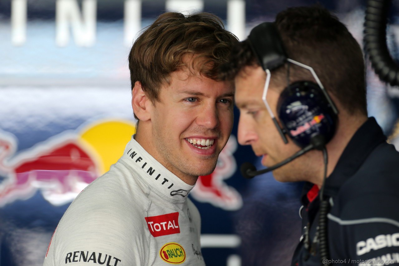 GP BAHRAIN, 19.04.2013- Prove Libere 1, Sebastian Vettel (GER) Red Bull Racing RB9
