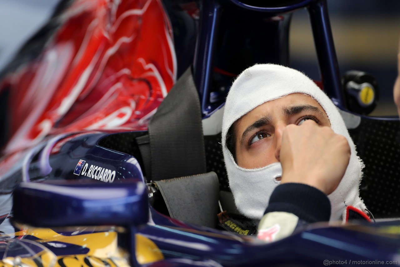 GP BAHRAIN, 19.04.2013- Prove Libere 1, Daniel Ricciardo (AUS) Scuderia Toro Rosso STR8