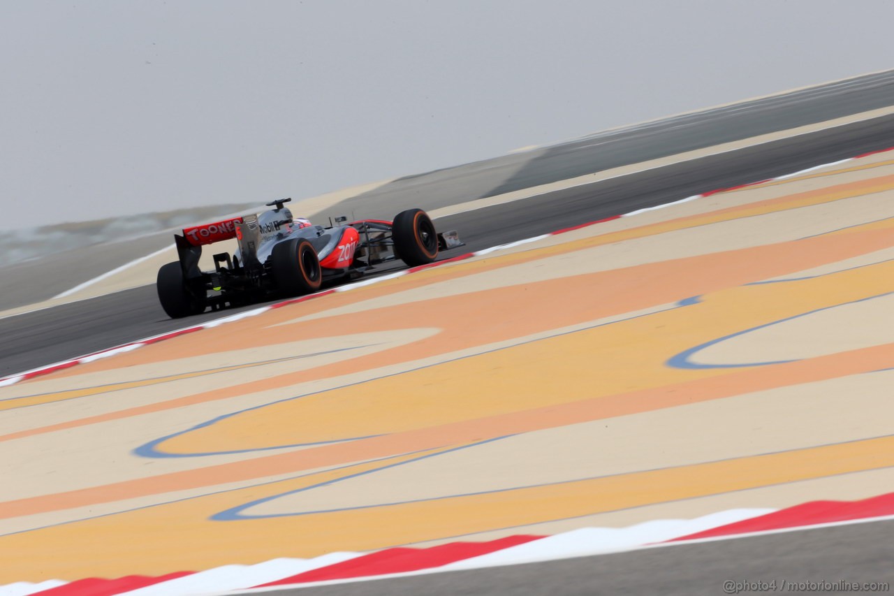 GP BAHRAIN, 19.04.2013- Prove Libere 1, Jenson Button (GBR) McLaren Mercedes MP4-28 