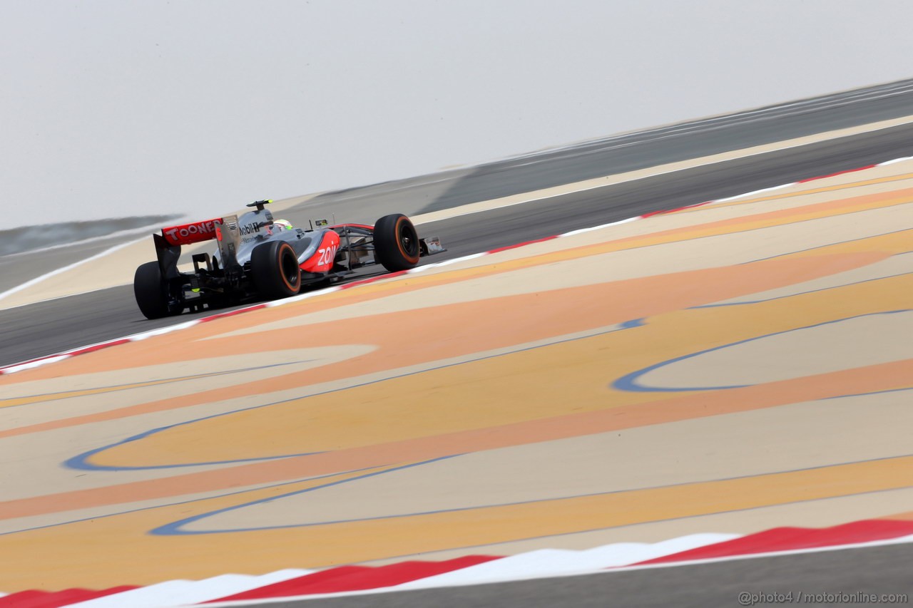 GP BAHRAIN, 19.04.2013- Prove Libere 1, Sergio Perez (MEX) McLaren MP4-28 