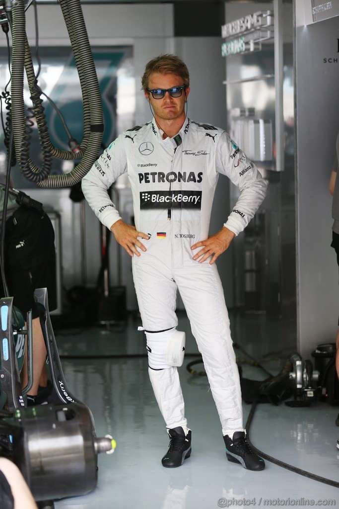GP BAHRAIN, 19.04.2013- Prove Libere 1,Nico Rosberg (GER) Mercedes AMG F1 W04 