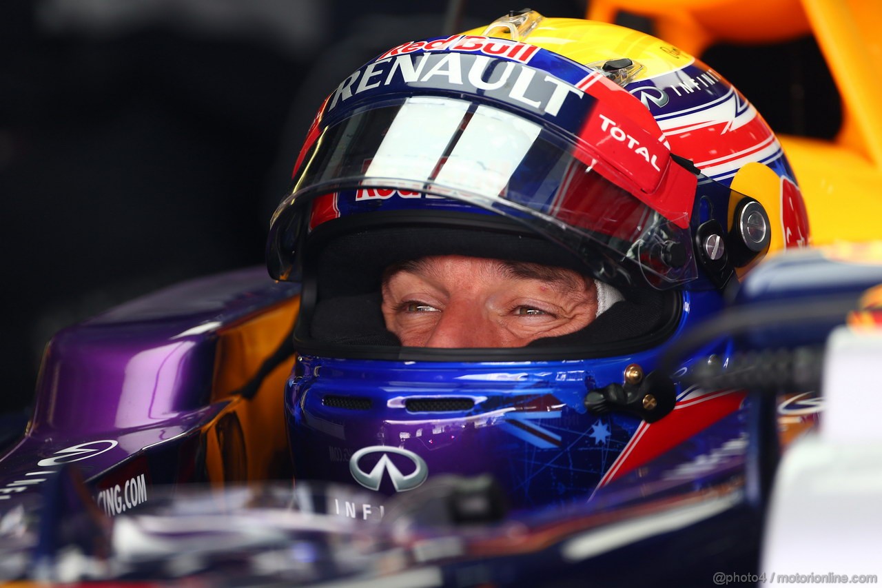 GP BAHRAIN, 19.04.2013- Prove Libere 1, Mark Webber (AUS) Red Bull Racing RB9 