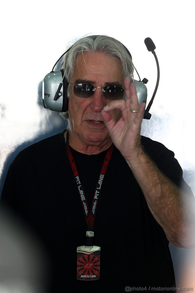 GP BAHRAIN, 19.04.2013- Prove Libere 1, Tom Shine (USA) Driver Manager di Lewis Hamilton (GBR)