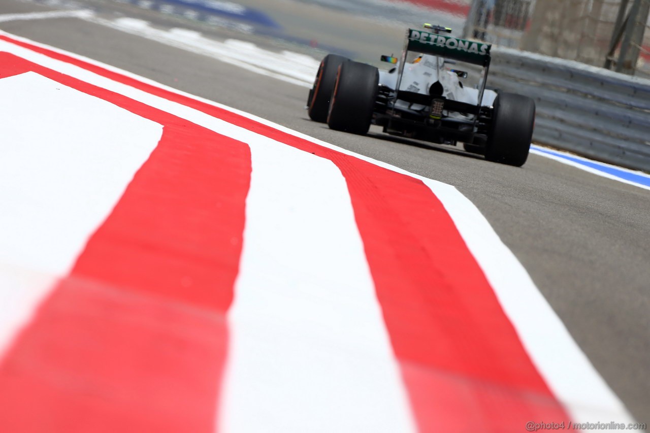 GP BAHRAIN, 19.04.2013- Prove Libere 1, Lewis Hamilton (GBR) Mercedes AMG F1 W04 
