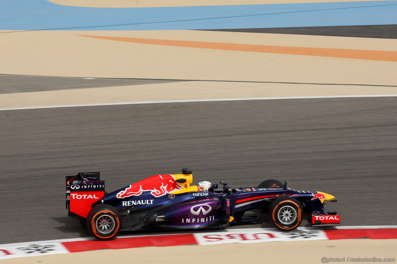 GP BAHRAIN, 19.04.2013- Prove Libere 2, Sebastian Vettel (GER) Red Bull Racing RB9 