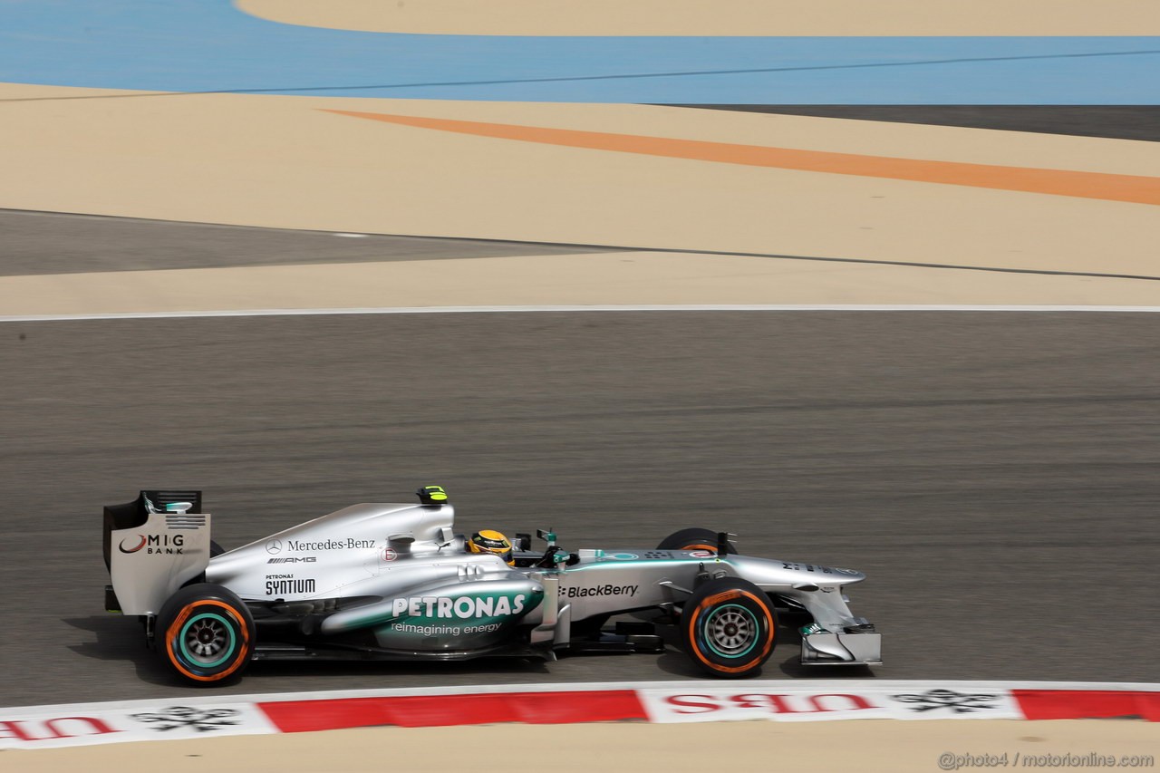 GP BAHRAIN, 19.04.2013- Prove Libere 2, Lewis Hamilton (GBR) Mercedes AMG F1 W04 