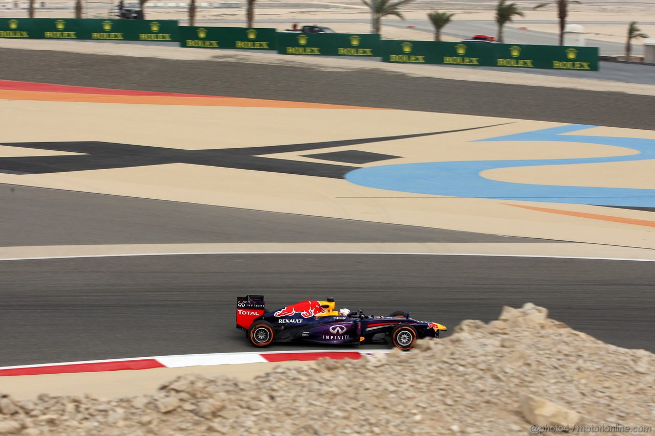 GP BAHRAIN, 19.04.2013- Prove Libere 2, Sebastian Vettel (GER) Red Bull Racing RB9 