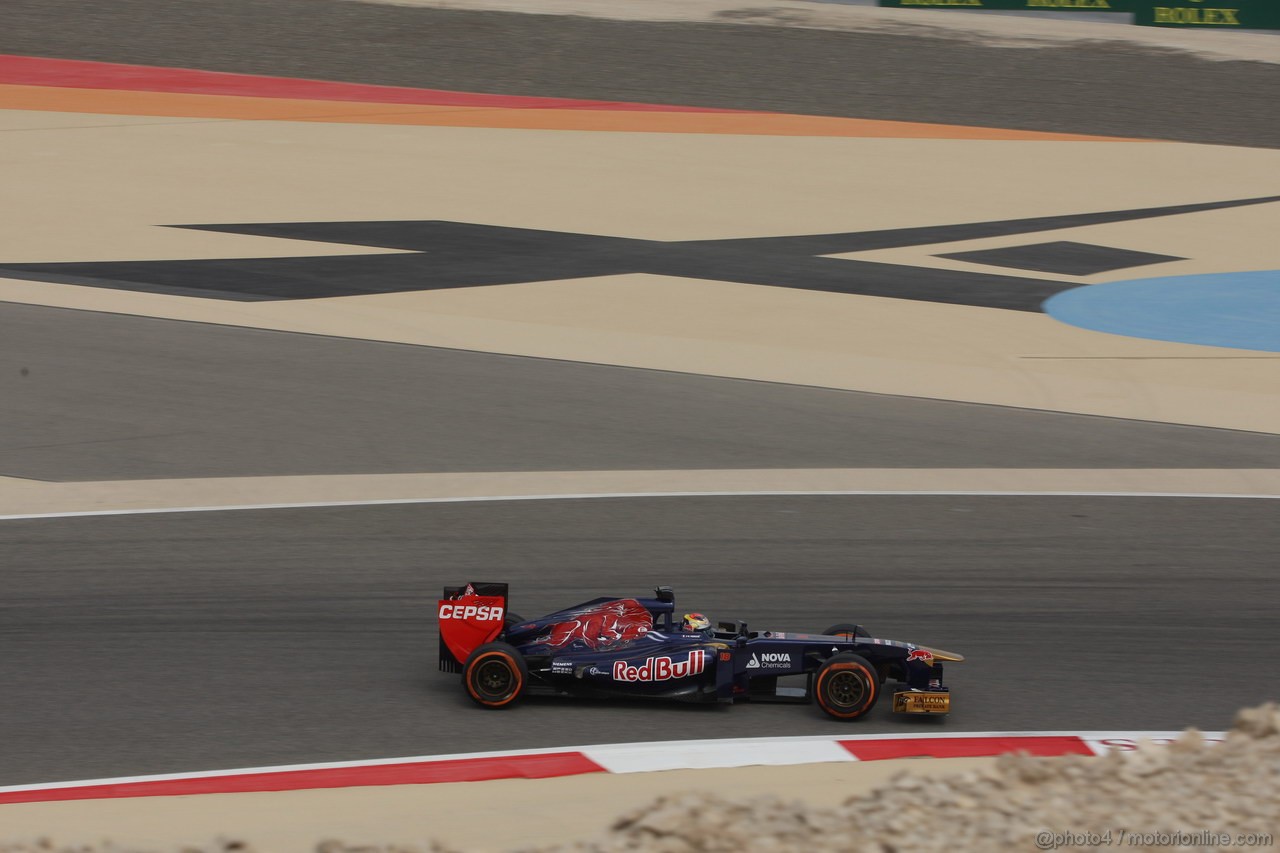 GP BAHRAIN, 19.04.2013- Prove Libere 2, Jean-Eric Vergne (FRA) Scuderia Toro Rosso STR8 