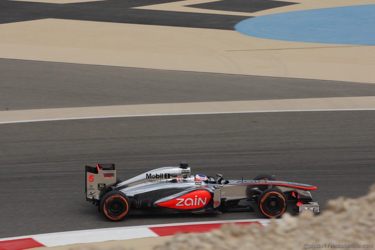GP BAHRAIN, 19.04.2013- Prove Libere 2, Jenson Button (GBR) McLaren Mercedes MP4-28 