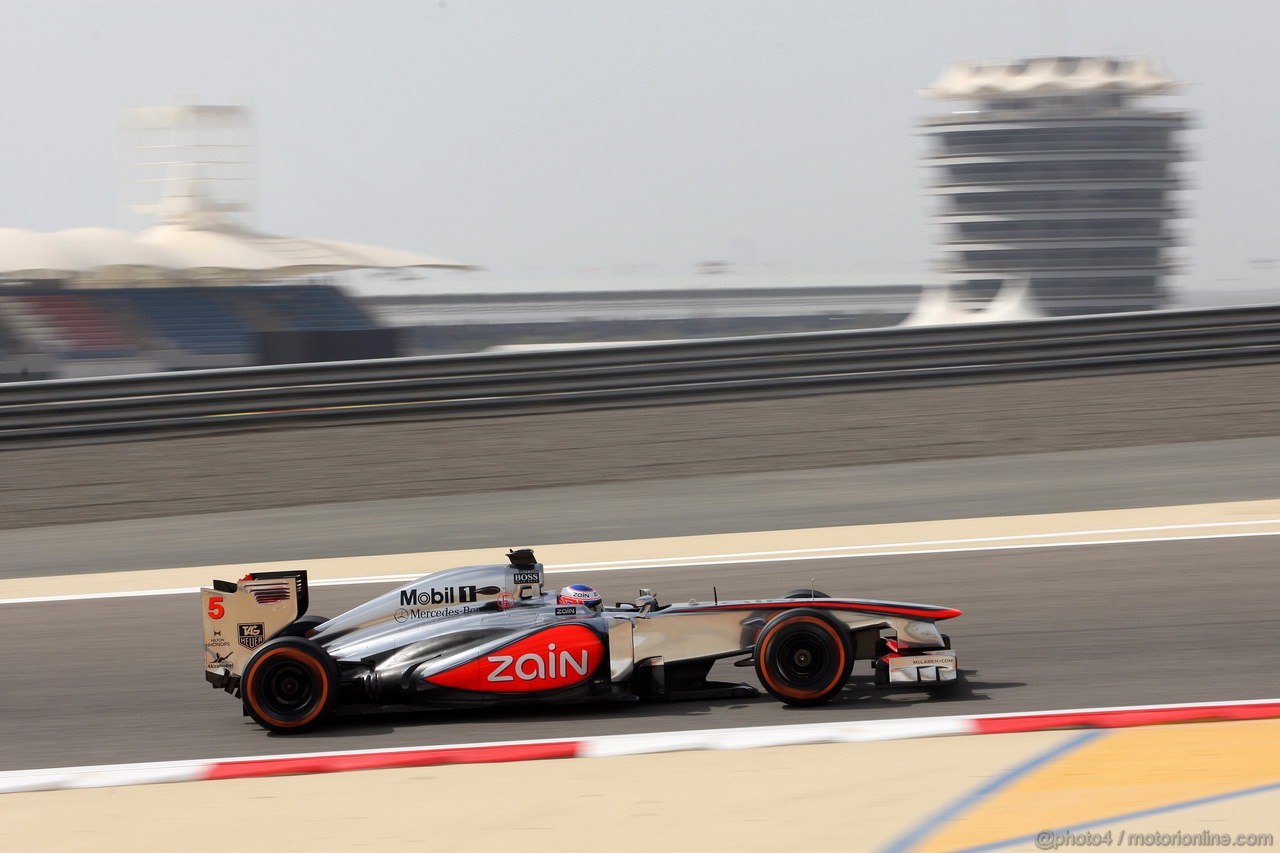 GP BAHRAIN, 19.04.2013- Prove Libere 2, Jenson Button (GBR) McLaren Mercedes MP4-28 
