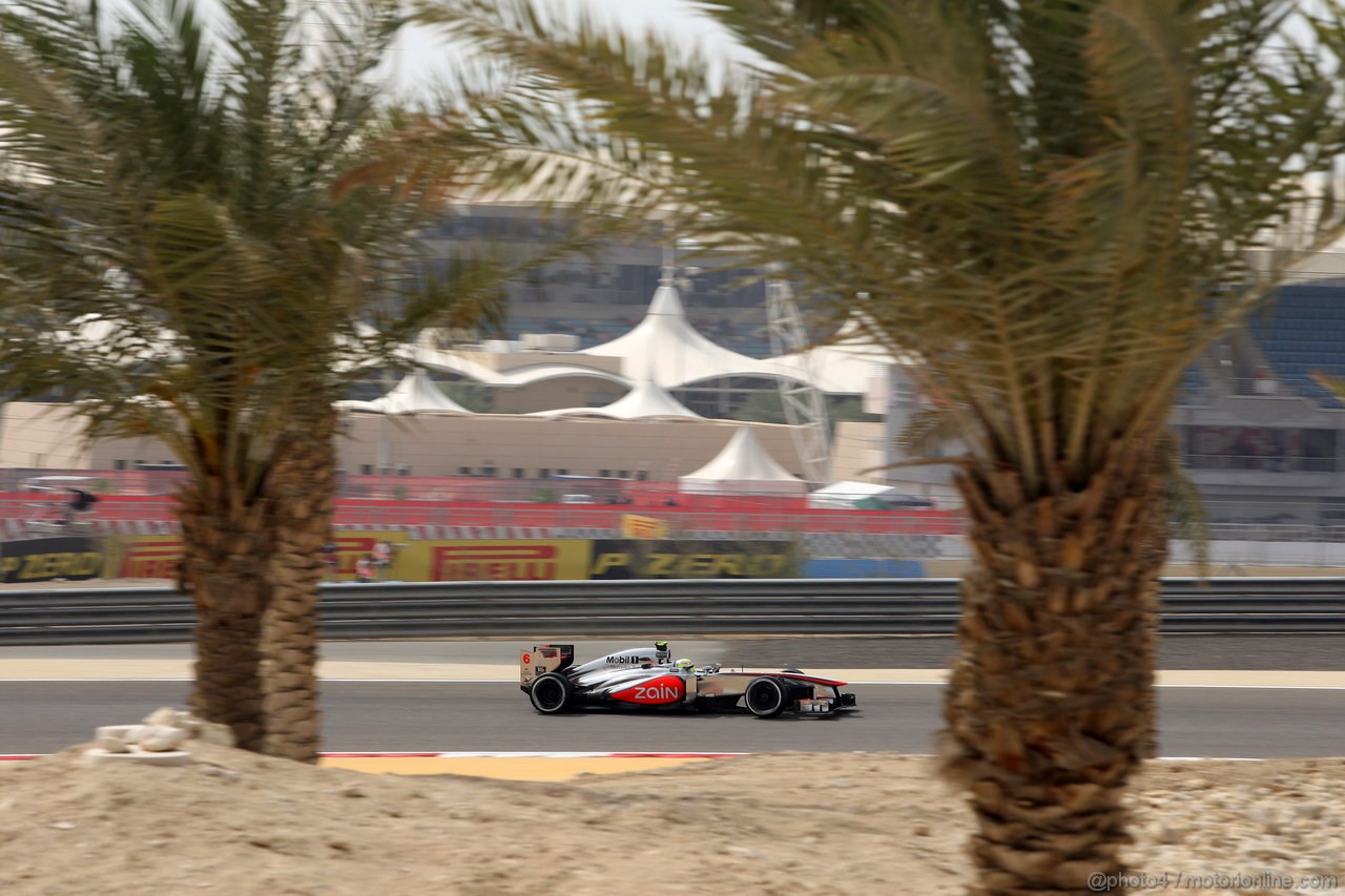 GP BAHRAIN, 19.04.2013- Prove Libere 2, Sergio Perez (MEX) McLaren MP4-28 