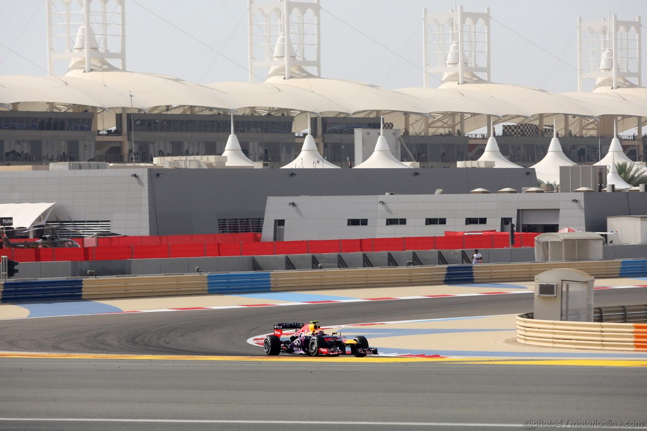 GP BAHRAIN, 19.04.2013- Prove Libere 2, Mark Webber (AUS) Red Bull Racing RB9 