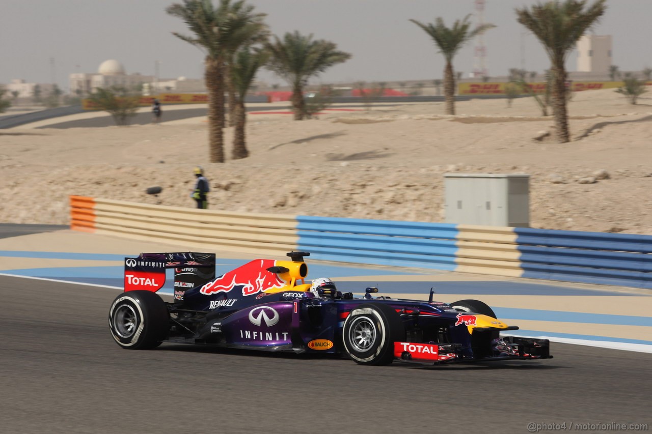 GP BAHRAIN, 19.04.2013- Prove Libere 2, Sebastian Vettel (GER) Red Bull Racing RB9 