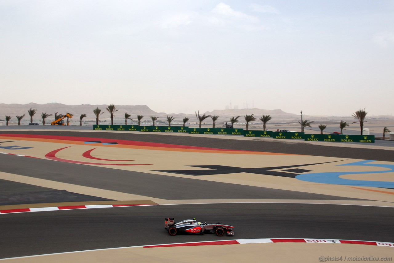 GP BAHRAIN, 19.04.2013- Prove Libere 2, Sergio Perez (MEX) McLaren MP4-28 