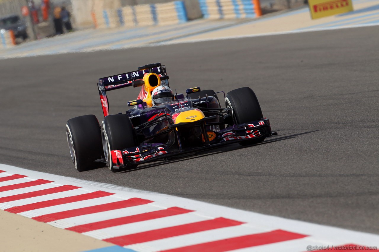 GP BAHRAIN, 19.04.2013- Prove Libere 2, Sebastian Vettel (GER) Red Bull Racing RB9 