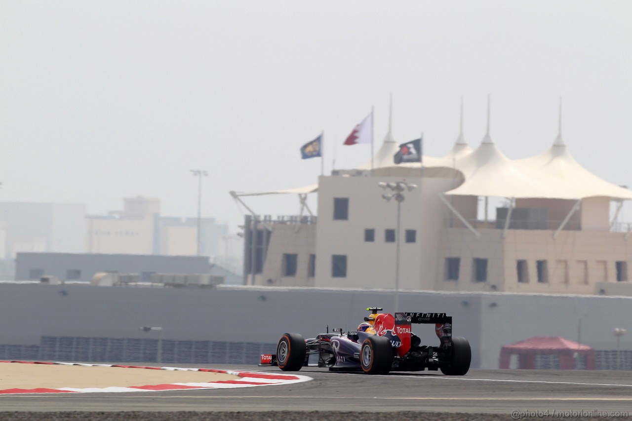 GP BAHRAIN, 19.04.2013- Prove Libere 2, Mark Webber (AUS) Red Bull Racing RB9 