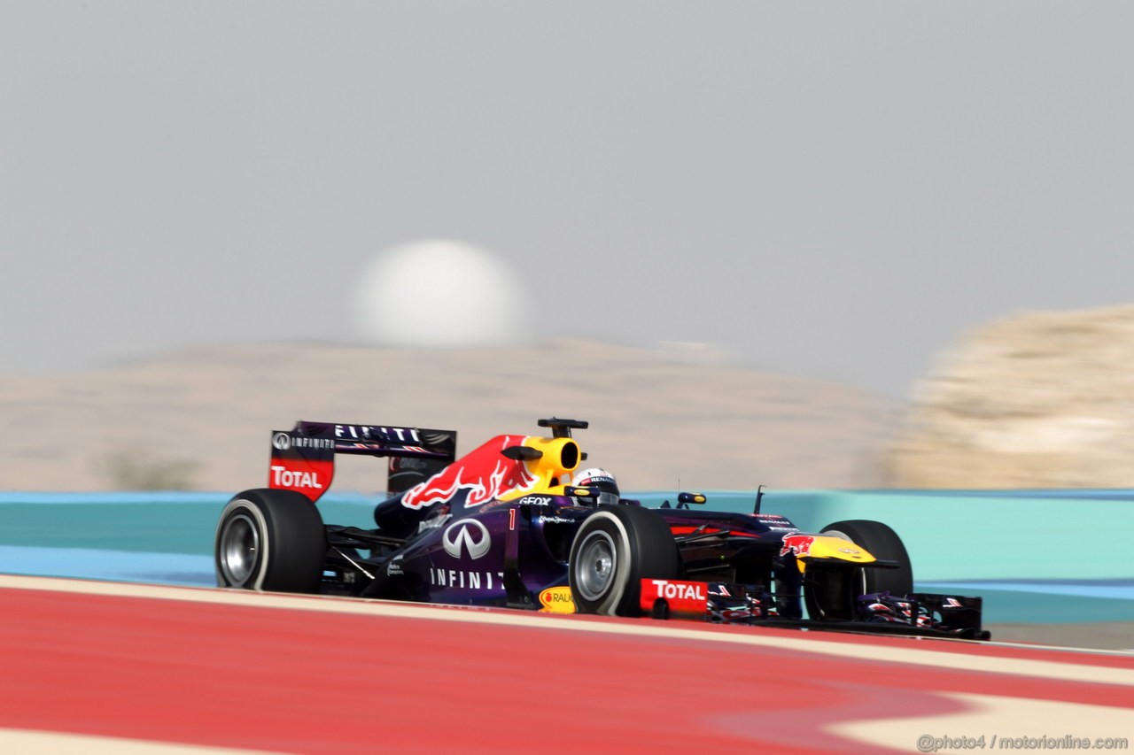 GP BAHRAIN, 19.04.2013- Prove Libere 2, Sebastian Vettel (GER) Red Bull Racing RB9 