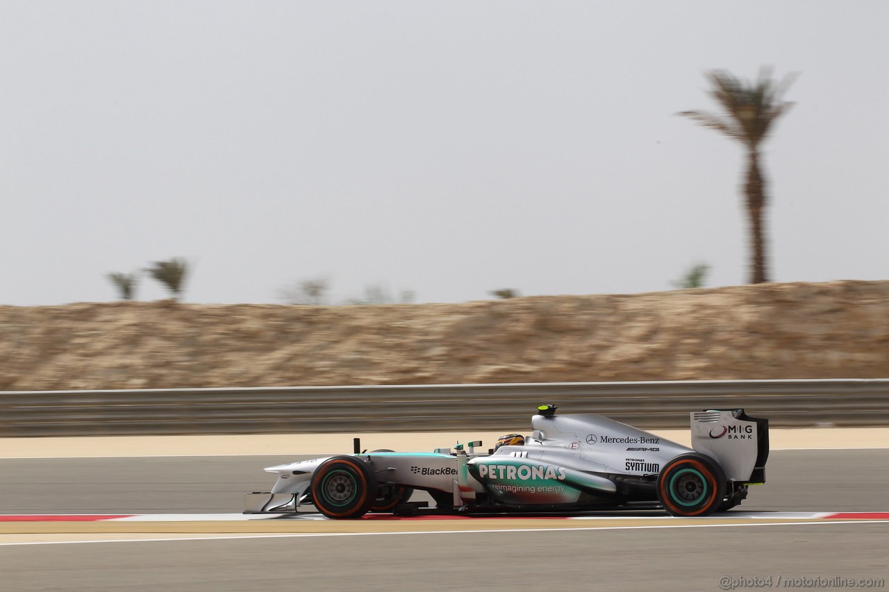 GP BAHRAIN, 19.04.2013- Prove Libere 2, Lewis Hamilton (GBR) Mercedes AMG F1 W04 
