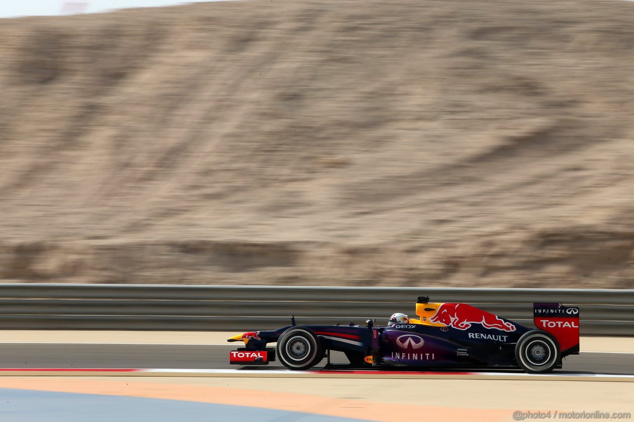 GP BAHRAIN, 19.04.2013- Prove Libere 2, Sebastian Vettel (GER) Red Bull Racing RB9 