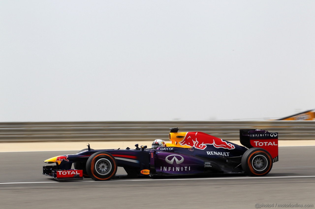 GP BAHRAIN, 19.04.2013- Prove Libere 2, Sebastian Vettel (GER) Red Bull Racing RB9 