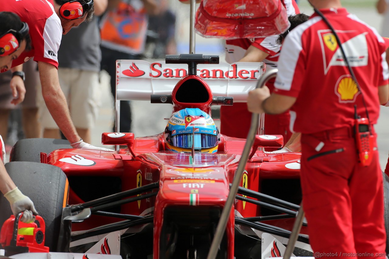 GP BAHRAIN, 19.04.2013- Prove Libere 2, Fernando Alonso (ESP) Ferrari F138 