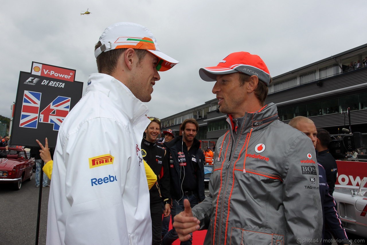 GP BELGIO, 25.08.2013- Paul di Resta (GBR) Sahara Force India F1 Team VJM06 e Jenson Button (GBR) McLaren Mercedes MP4-28 