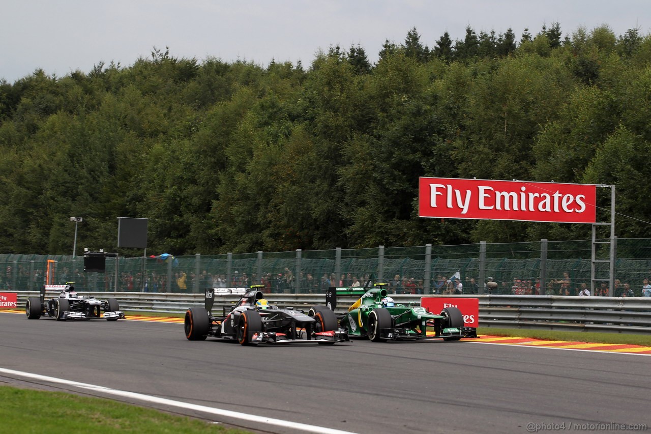GP BELGIO, 25.08.2013-  Gara, Esteban Gutierrez (MEX), Sauber F1 Team C32 e Giedo Van der Garde (NED), Caterham F1 Team CT03