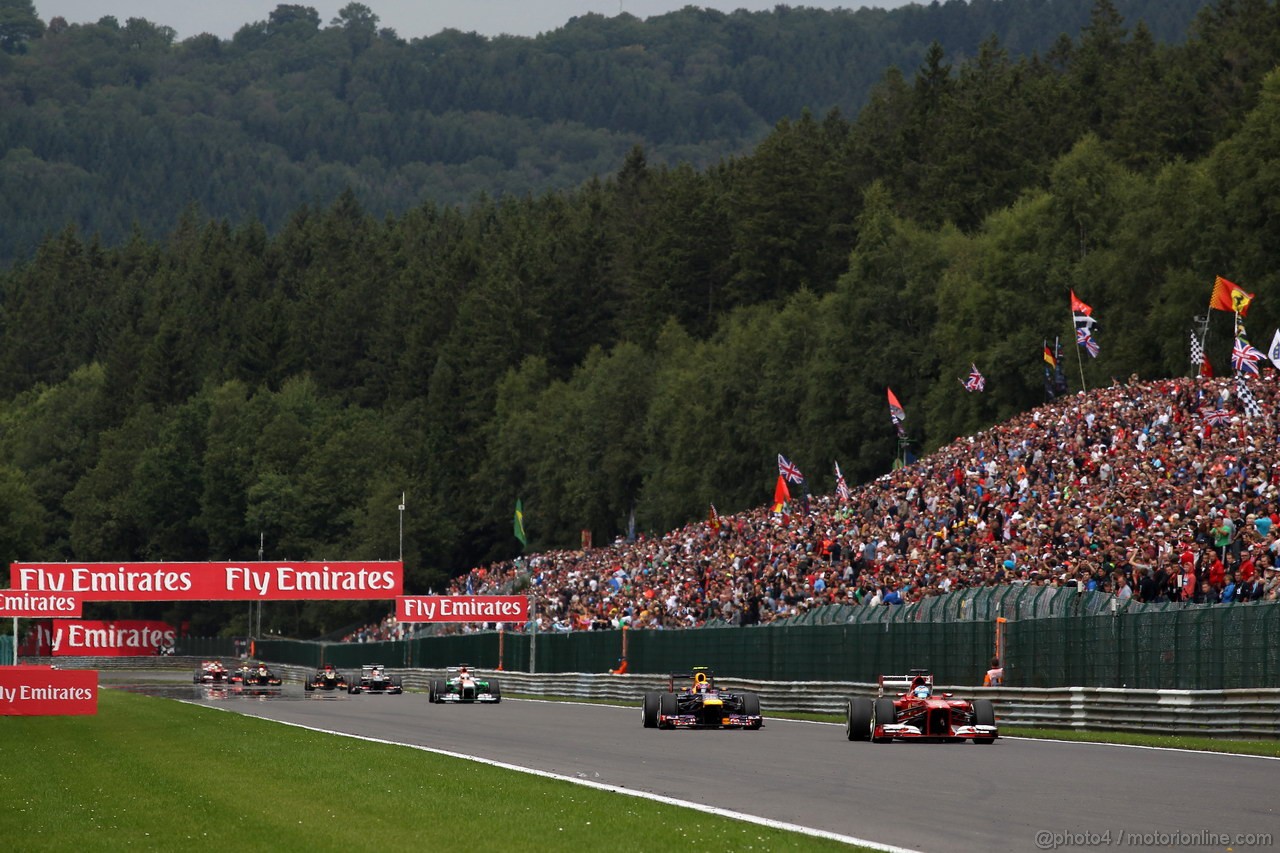 GP BELGIO, 25.08.2013-  Gara, Fernando Alonso (ESP) Ferrari F138 davanti a Mark Webber (AUS) Red Bull Racing RB9 