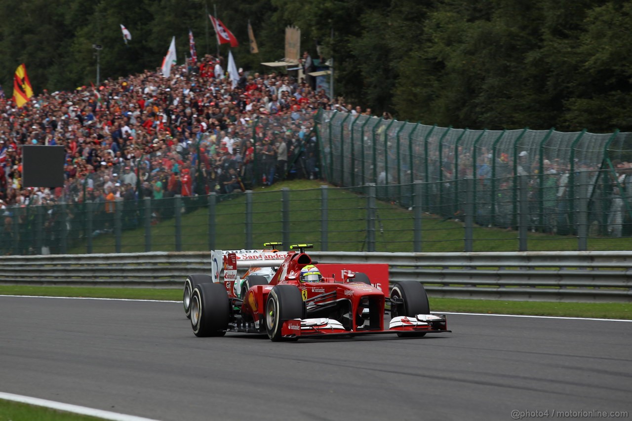 GP BELGIO, 25.08.2013-  Gara, Felipe Massa (BRA) Ferrari F138 pass Adrian Sutil (GER), Sahara Force India F1 Team VJM06 