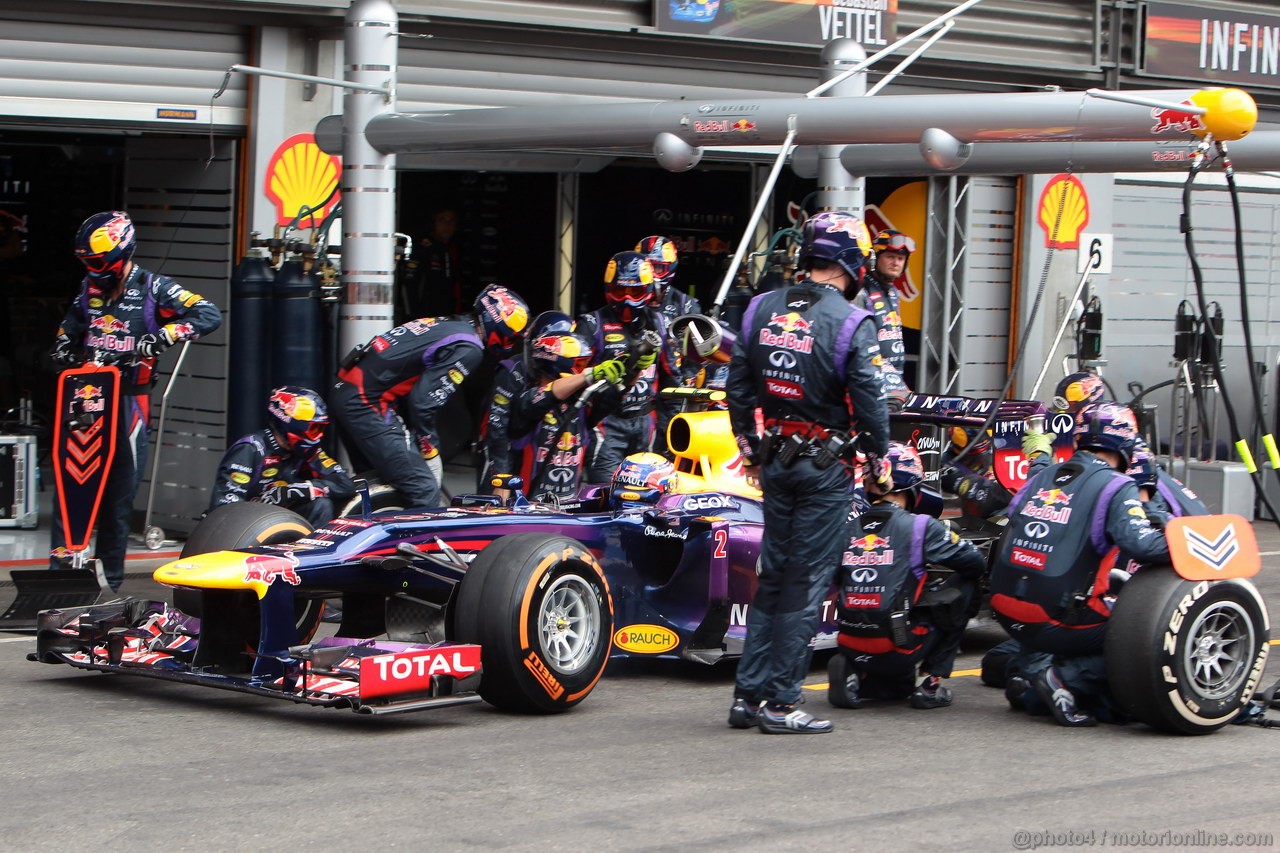 GP BELGIO, 25.08.2013-  Gara, Pit stop, Mark Webber (AUS) Red Bull Racing RB9