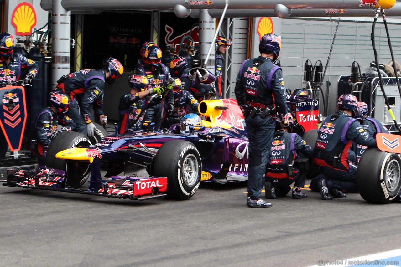 GP BELGIO, 25.08.2013-  Gara, Pit stop, Sebastian Vettel (GER) Red Bull Racing RB9 