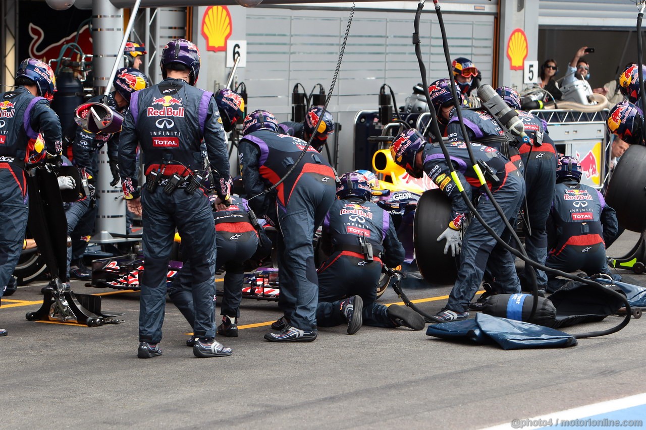 GP BELGIO, 25.08.2013-  Gara, Pit stop, Sebastian Vettel (GER) Red Bull Racing RB9