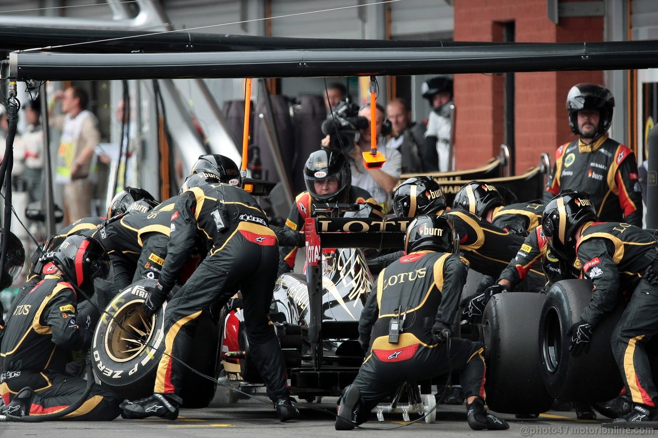 GP BELGIO, 25.08.2013-  Gara, Pit stop, Nico Hulkenberg (GER) Sauber F1 Team C32