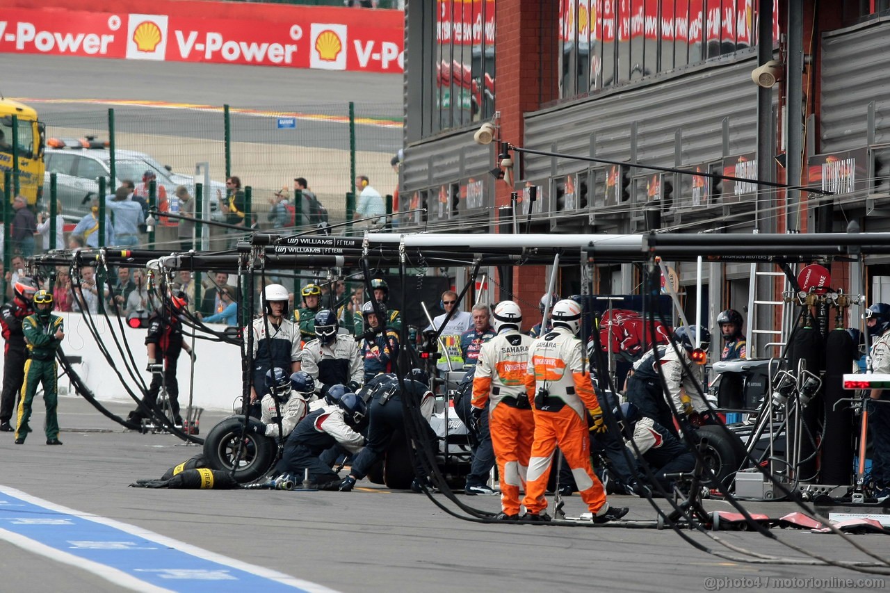 GP BELGIO, 25.08.2013-  Gara, Pit stop, Nico Hulkenberg (GER) Sauber F1 Team C32 