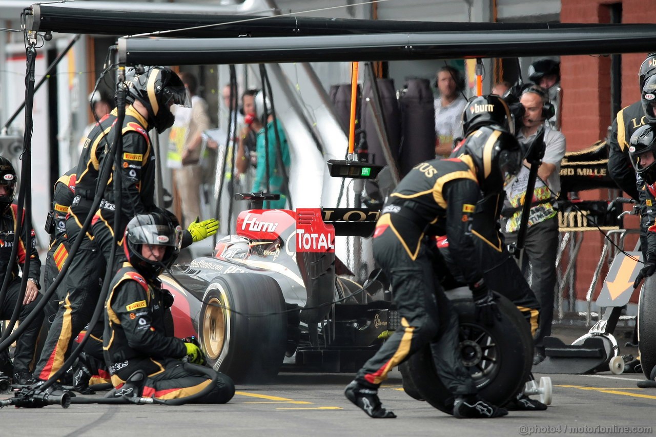 GP BELGIO, 25.08.2013-  Gara, Pit stop, Nico Hulkenberg (GER) Sauber F1 Team C32