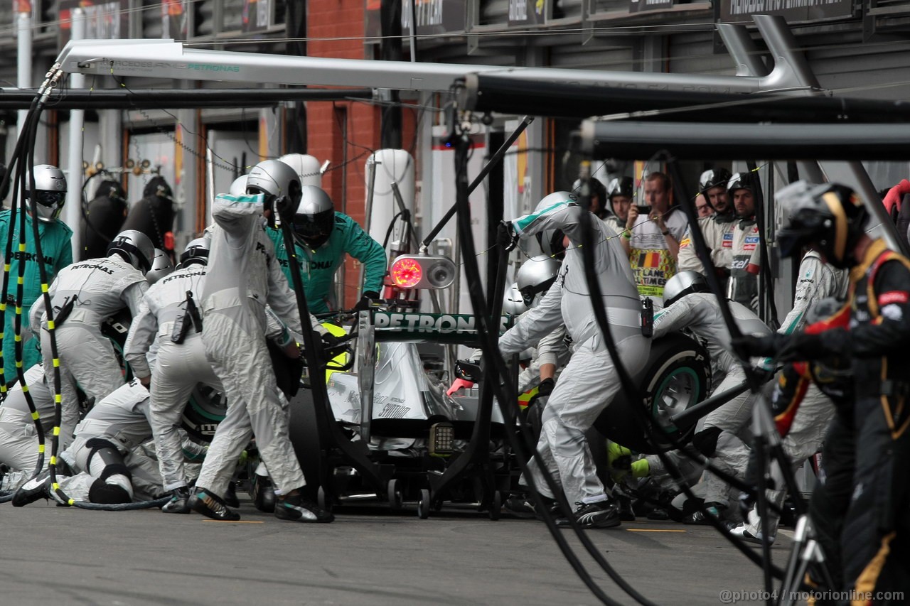 GP BELGIO, 25.08.2013-  Gara, Pit stop, Nico Rosberg (GER) Mercedes AMG F1 W04 