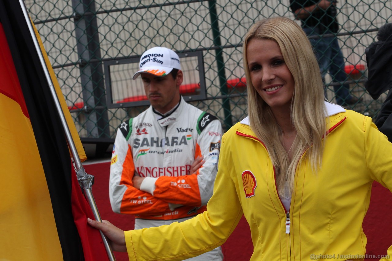 GP BELGIO, 25.08.2013-  Gara, Adrian Sutil (GER), Sahara Force India F1 Team VJM06 e griglia Ragazza