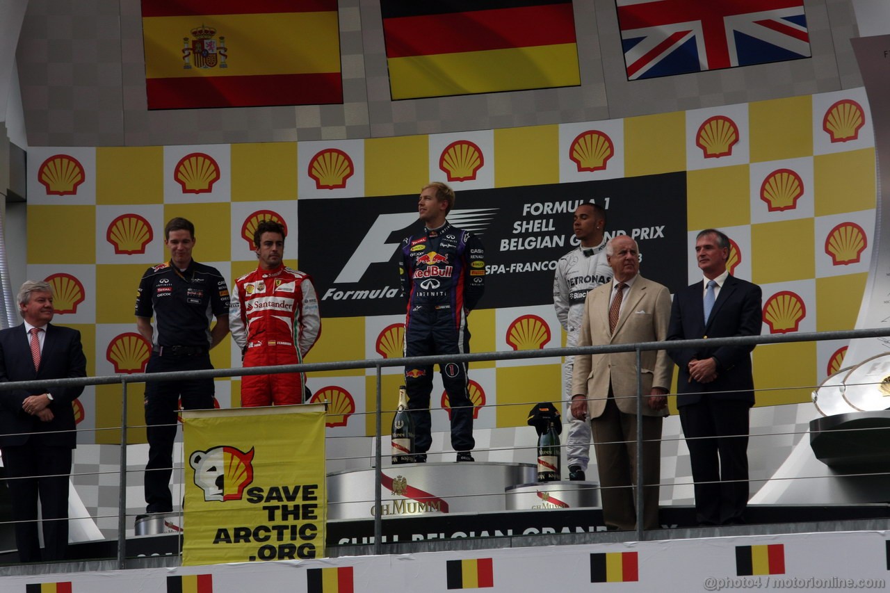 GP BELGIO, 25.08.2013-  Gara, Greenpeace make a protest against race title sponsors Shell at the podium with 1st position Sebastian Vettel (GER) Red Bull Racing RB9, secondo Fernando Alonso (ESP) Ferrari F138 e terzo Lewis Hamilton (GBR) Mercedes AMG F1 W04 