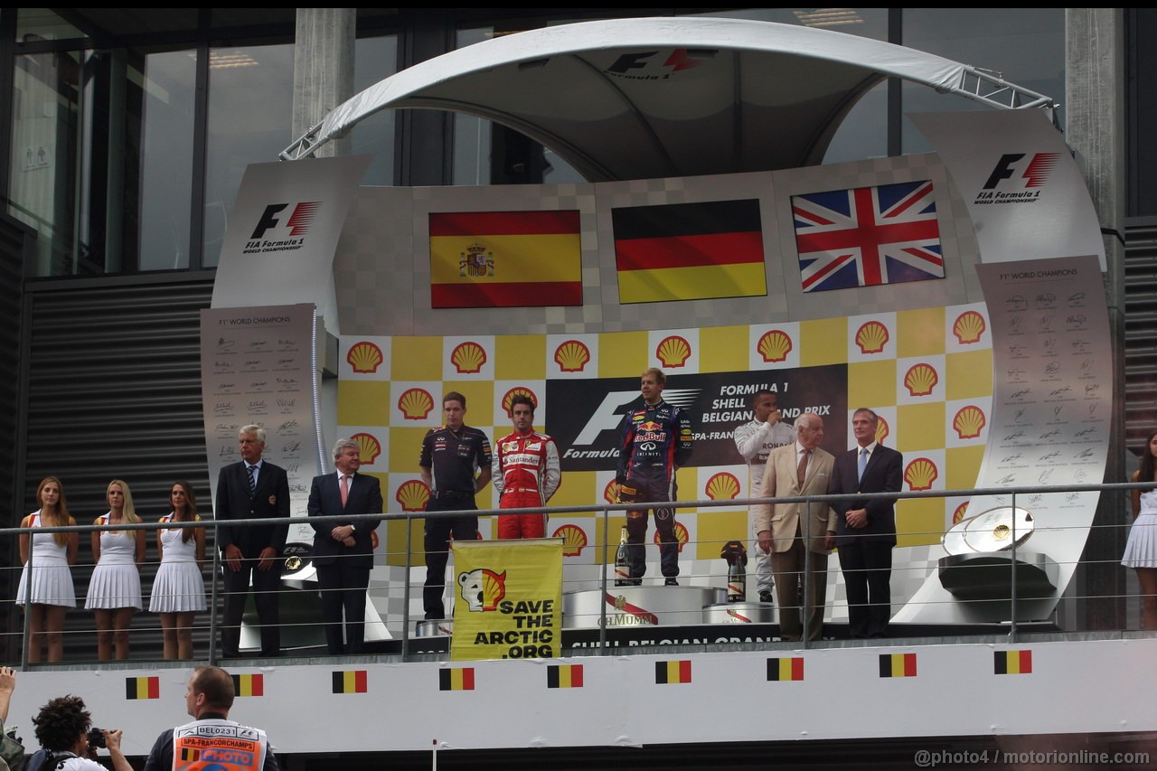 GP BELGIO, 25.08.2013-  Gara, Greenpeace make a protest against race title sponsors Shell at the podium with 1st position Sebastian Vettel (GER) Red Bull Racing RB9, secondo Fernando Alonso (ESP) Ferrari F138 e terzo Lewis Hamilton (GBR) Mercedes AMG F1 W04 