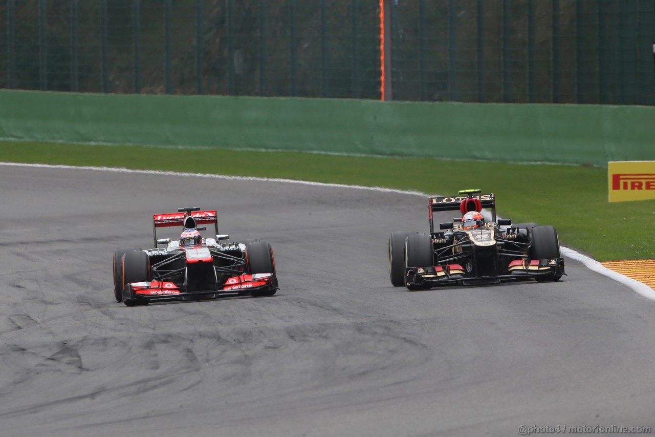 GP BELGIO, 25.08.2013-  Gara, Jenson Button (GBR) McLaren Mercedes MP4-28 e Romain Grosjean (FRA) Lotus F1 Team E21 